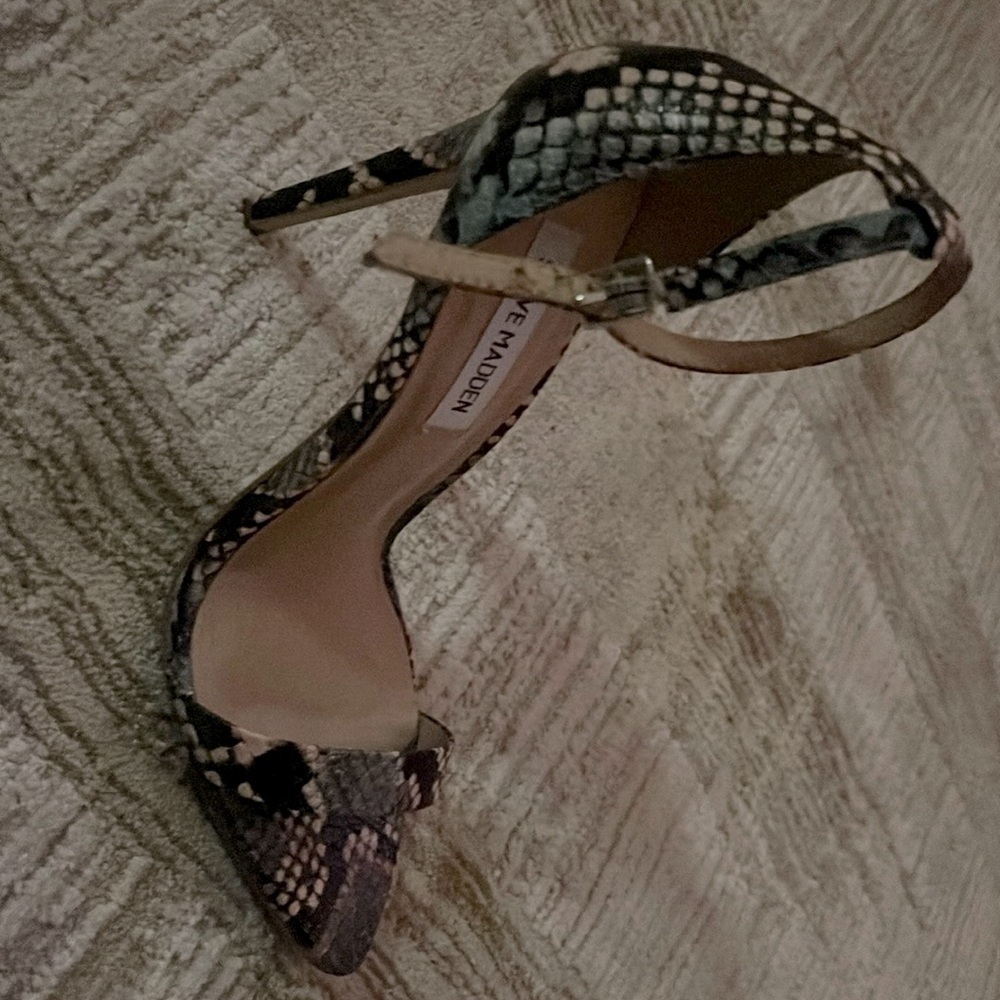 Steve Madden heels. Shoe size is 7.5 and only worn once.